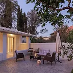 Walnut House - Peaceful Private Garden